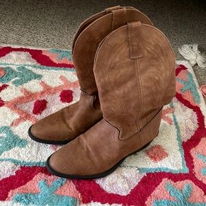 brown cowgirl boots!!